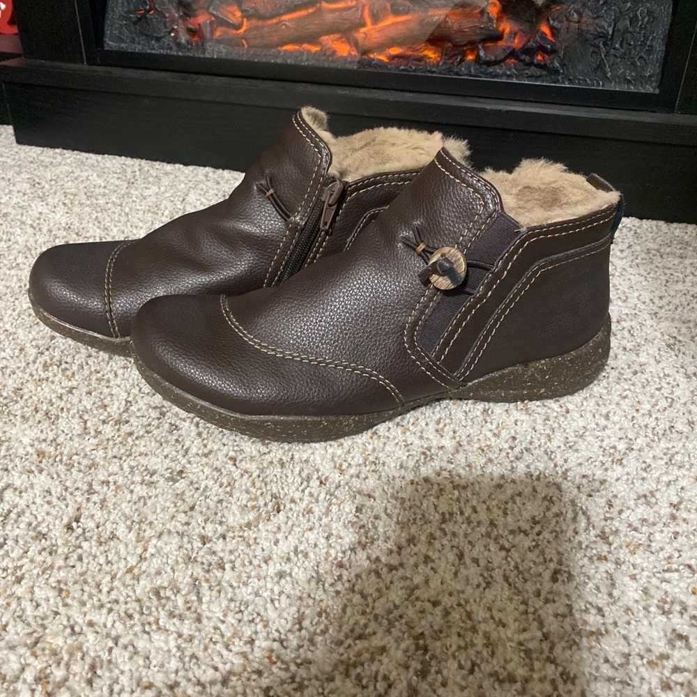 Brown Ankle Boots with Leather Material and Zipper Closure